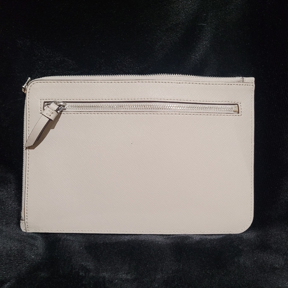 Kate Spade light gray Pouch Wristlet missing strap Like New condition - Picture 2 of 7